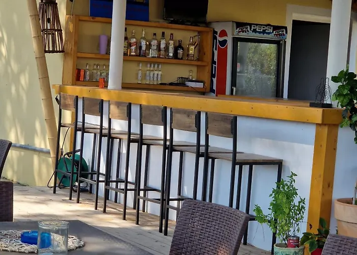 Alexandra 4 * Λευκίμμη