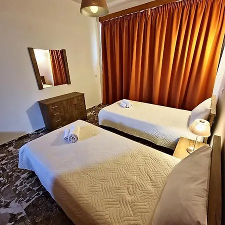 Apartment Alexandra 4 *
