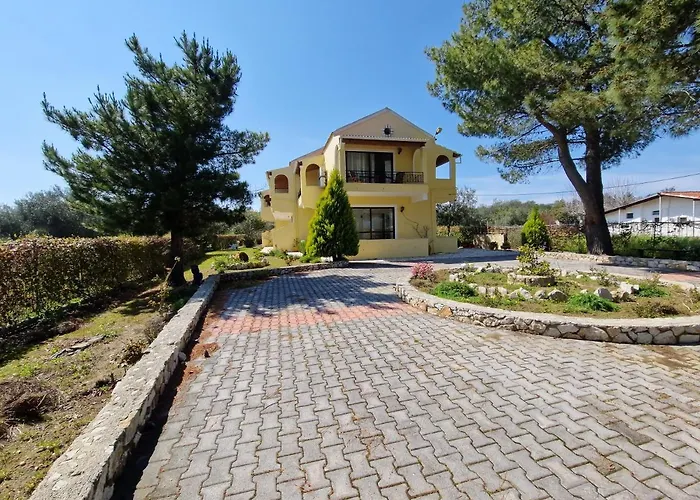 Alexandra 4 *