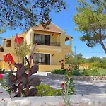Apartment Alexandra 4 *