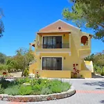 Apartment Alexandra 4 *