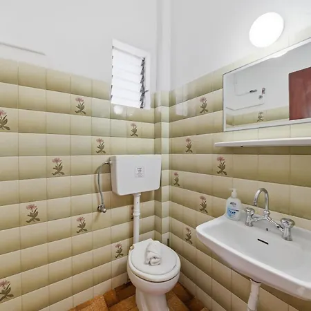 Apartment Alexandra 4 *